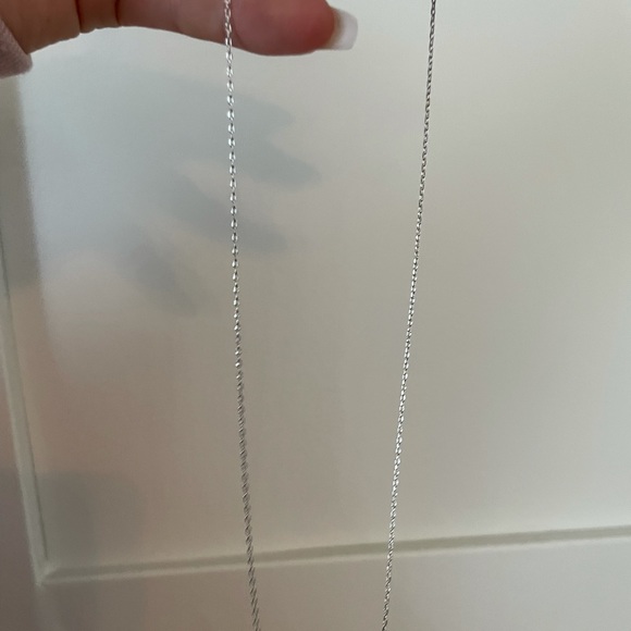 Never worn, perfect condition, silver chain - Picture 3 of 7